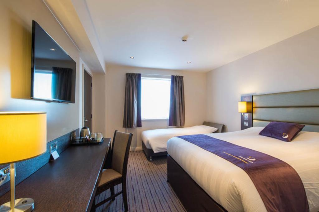 Premier Inn Southampton West Ower Buitenkant foto