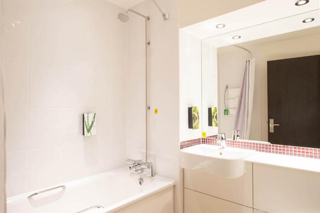 Premier Inn Southampton West Ower Buitenkant foto
