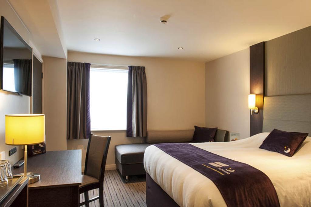 Premier Inn Southampton West Ower Buitenkant foto